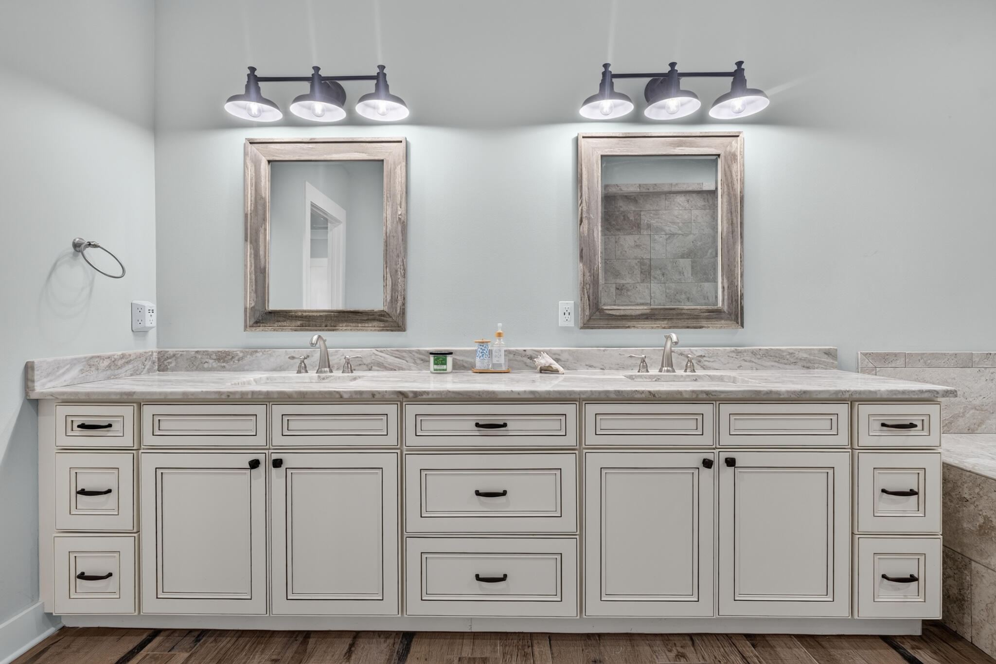 995 Airport Road, Unit 1 Destin, FL 32541 - Photo 39 of 62 Primary Bathroom vanity
