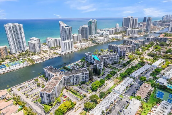 $2,200 | 800 Parkview Drive, Unit 1007, Hallandale Beach, FL 33009
