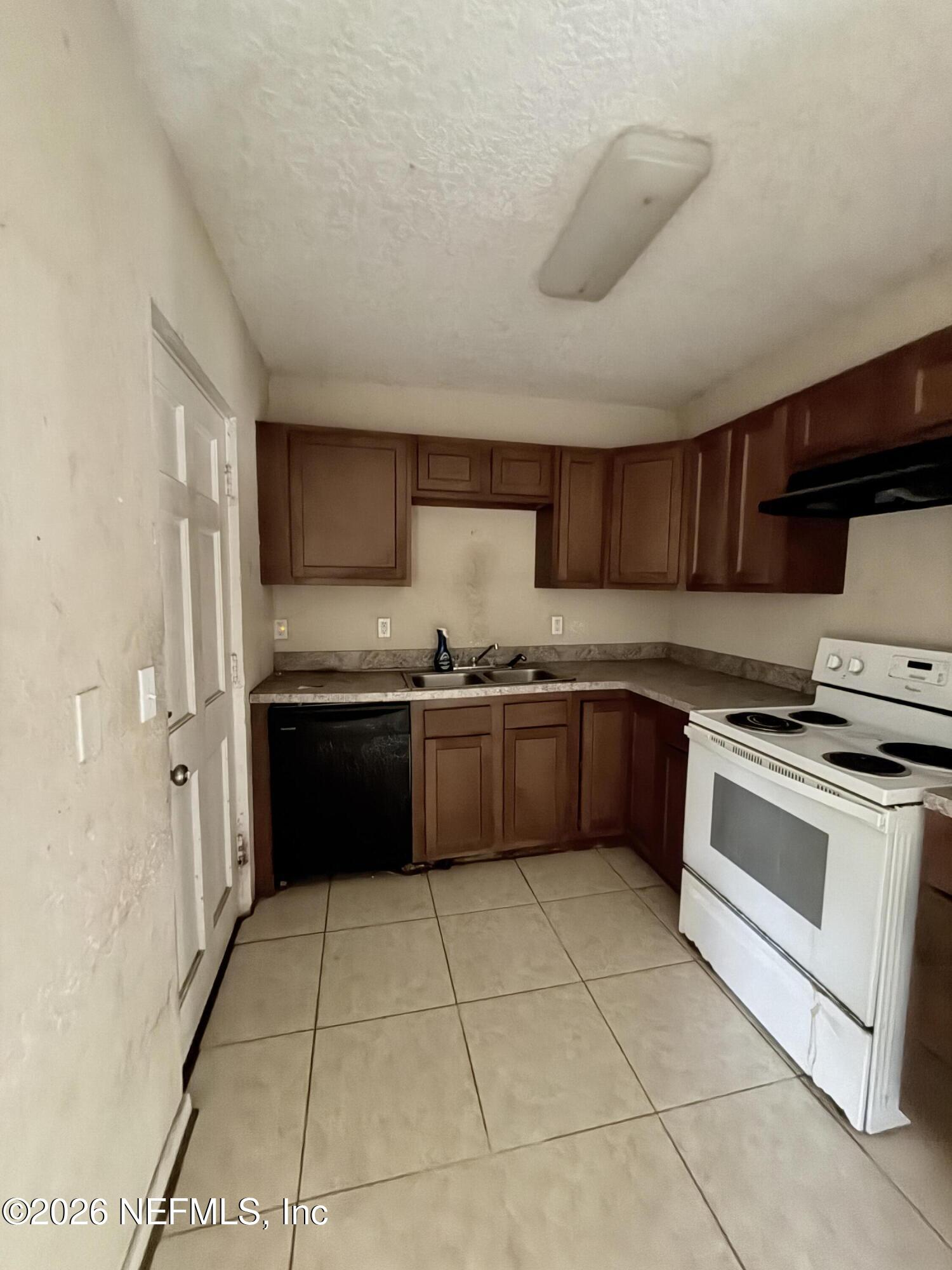 8023 Almar Place Jacksonville, FL 32208 - Photo 7 of 22 IMG_4800