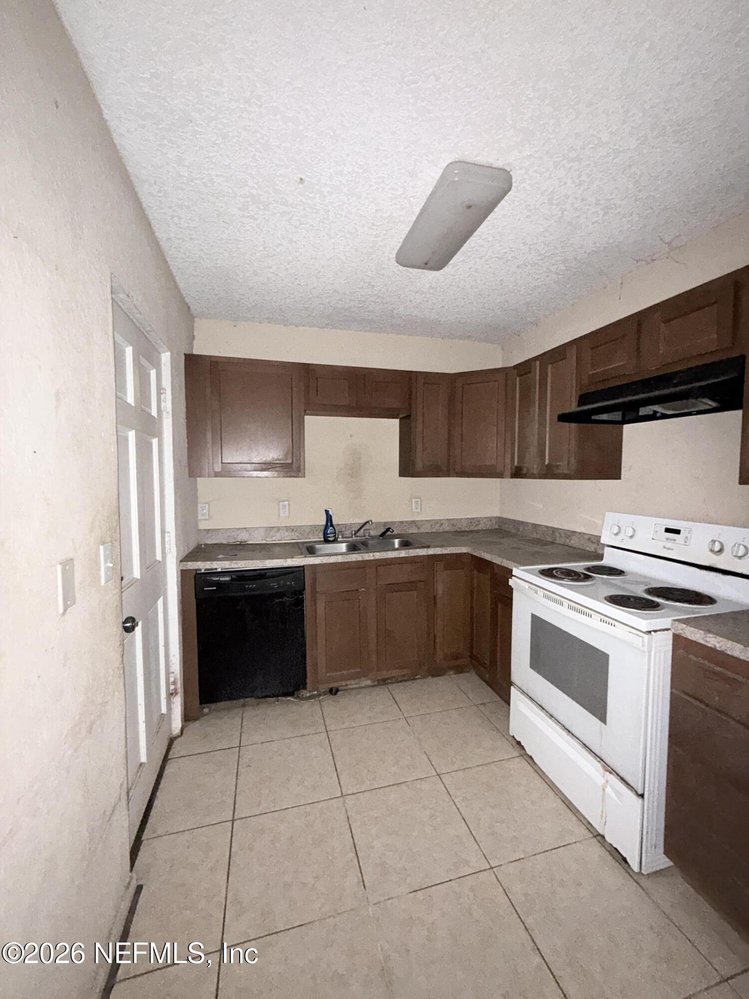 8023 Almar Place Jacksonville, FL 32208 - Photo 8 of 22 IMG_4801