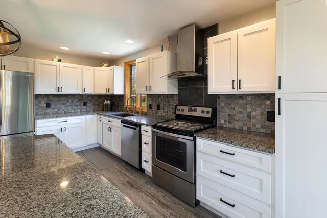 $679,000 | 2 Maynard Court, Grand Isle, VT 05458