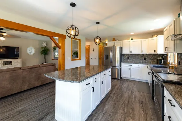 $699,000 | 2 Maynard Court, Grand Isle, VT 05458