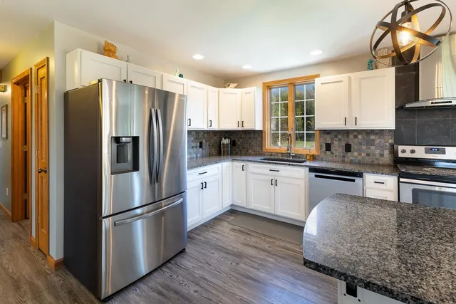 $679,000 | 2 Maynard Court, Grand Isle, VT 05458