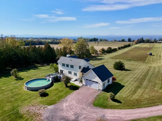 $679,000 | 2 Maynard Court, Grand Isle, VT 05458