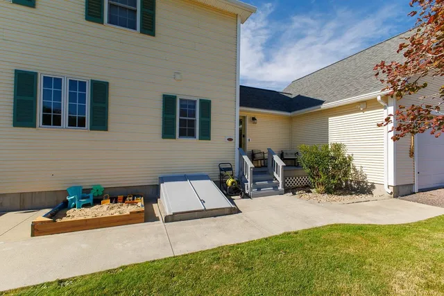 $699,000 | 2 Maynard Court, Grand Isle, VT 05458