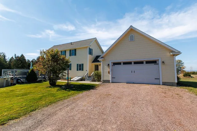 $679,000 | 2 Maynard Court, Grand Isle, VT 05458