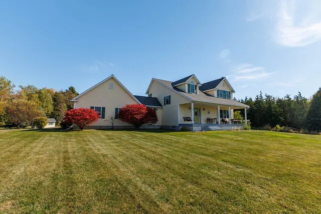 $699,000 | 2 Maynard Court, Grand Isle, VT 05458