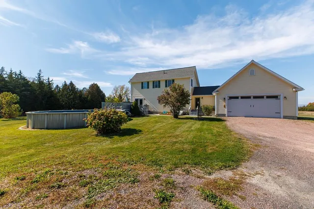 $679,000 | 2 Maynard Court, Grand Isle, VT 05458