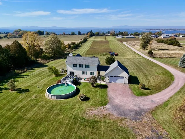 $699,000 | 2 Maynard Court, Grand Isle, VT 05458
