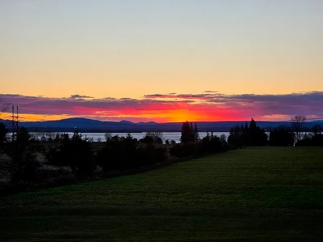 $679,000 | 2 Maynard Court, Grand Isle, VT 05458