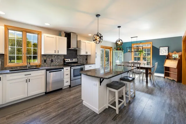 $679,000 | 2 Maynard Court, Grand Isle, VT 05458