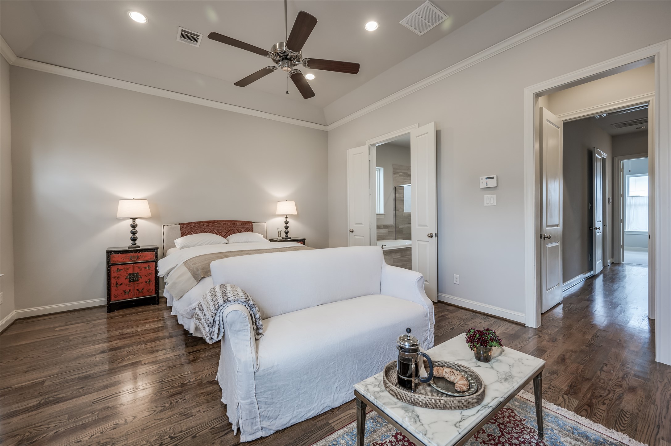 266 East 28th Street Houston, TX 77008 - Photo 10 of 33 a bedroom with a bed and wooden floor