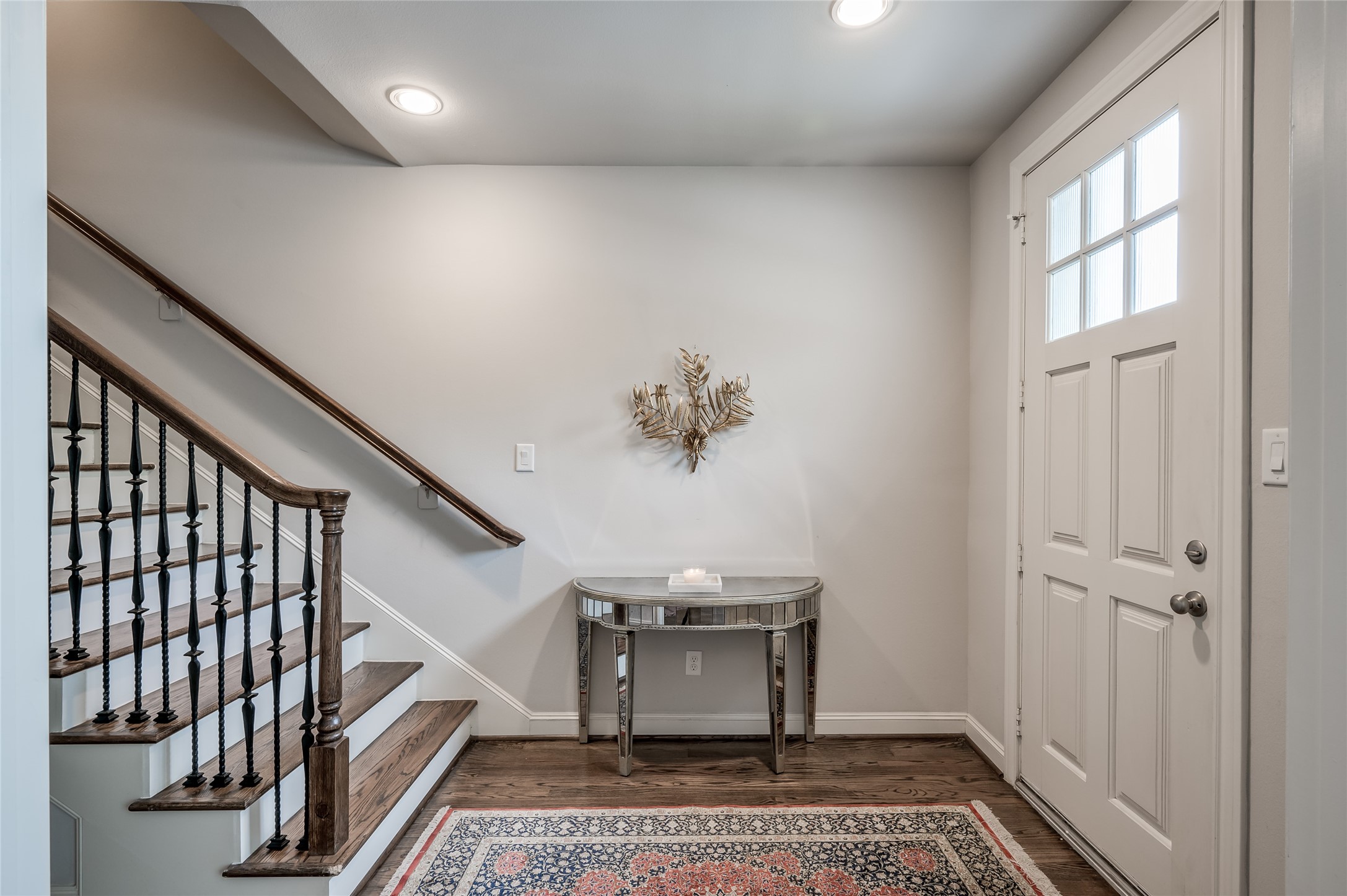 266 East 28th Street Houston, TX 77008 - Photo 25 of 33 a view of entryway and hall with wooden floor