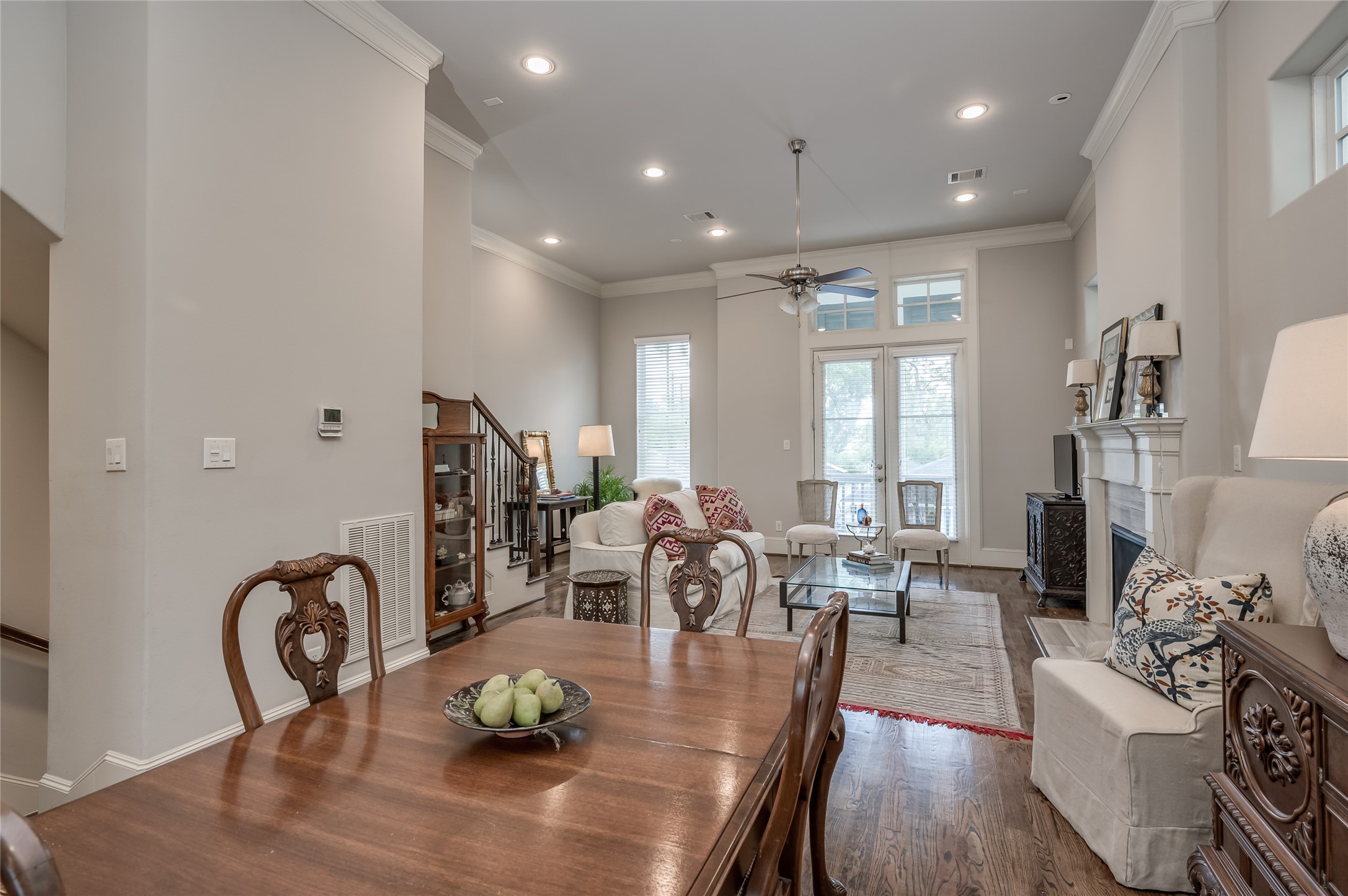 266 East 28th Street Houston, TX 77008 - Photo 33 of 33 a living room with furniture a dining table and large windows