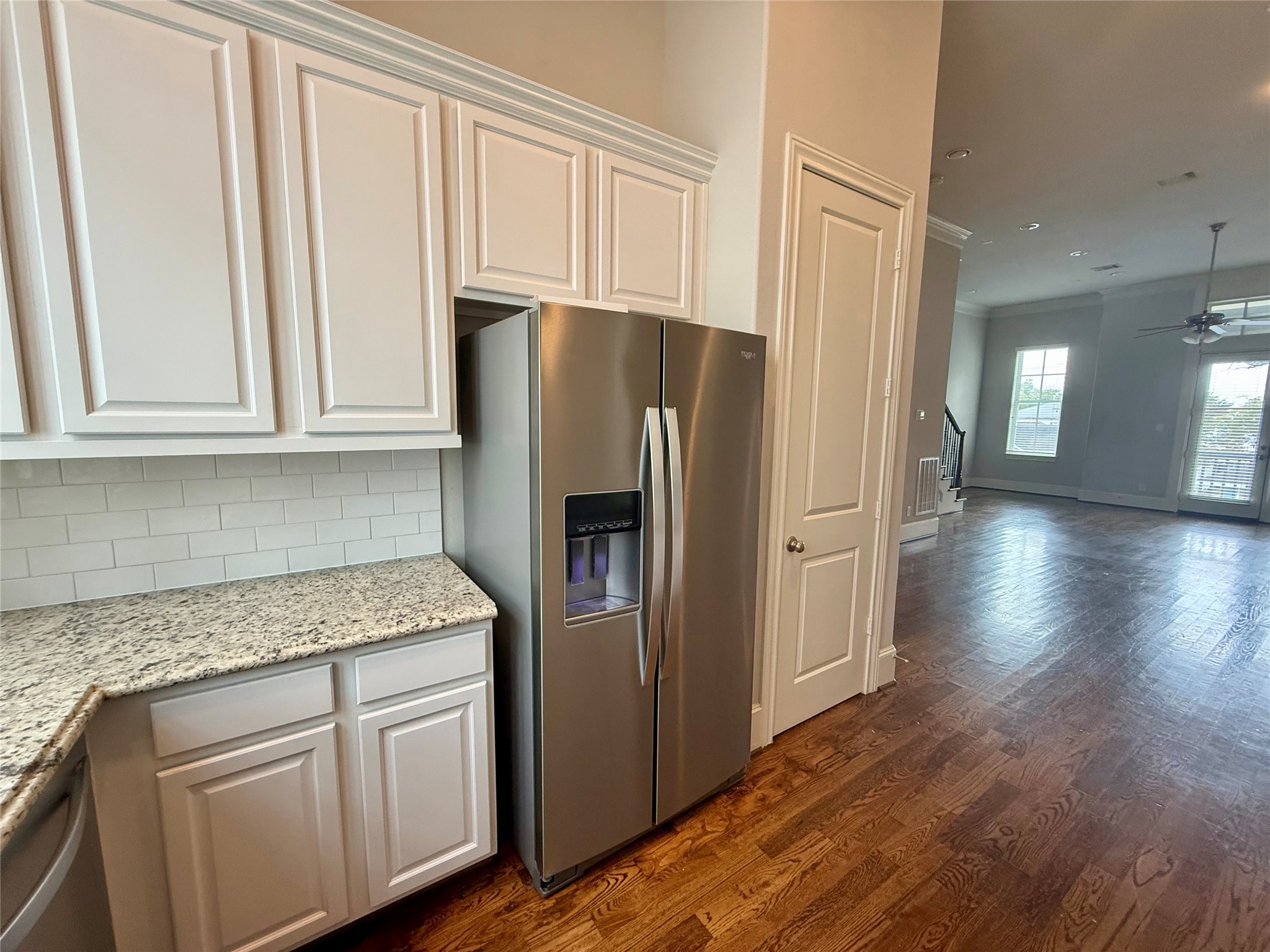266 East 28th Street Houston, TX 77008 - Photo 5 of 33 a kitchen with granite countertop a refrigerator sink and cabinets