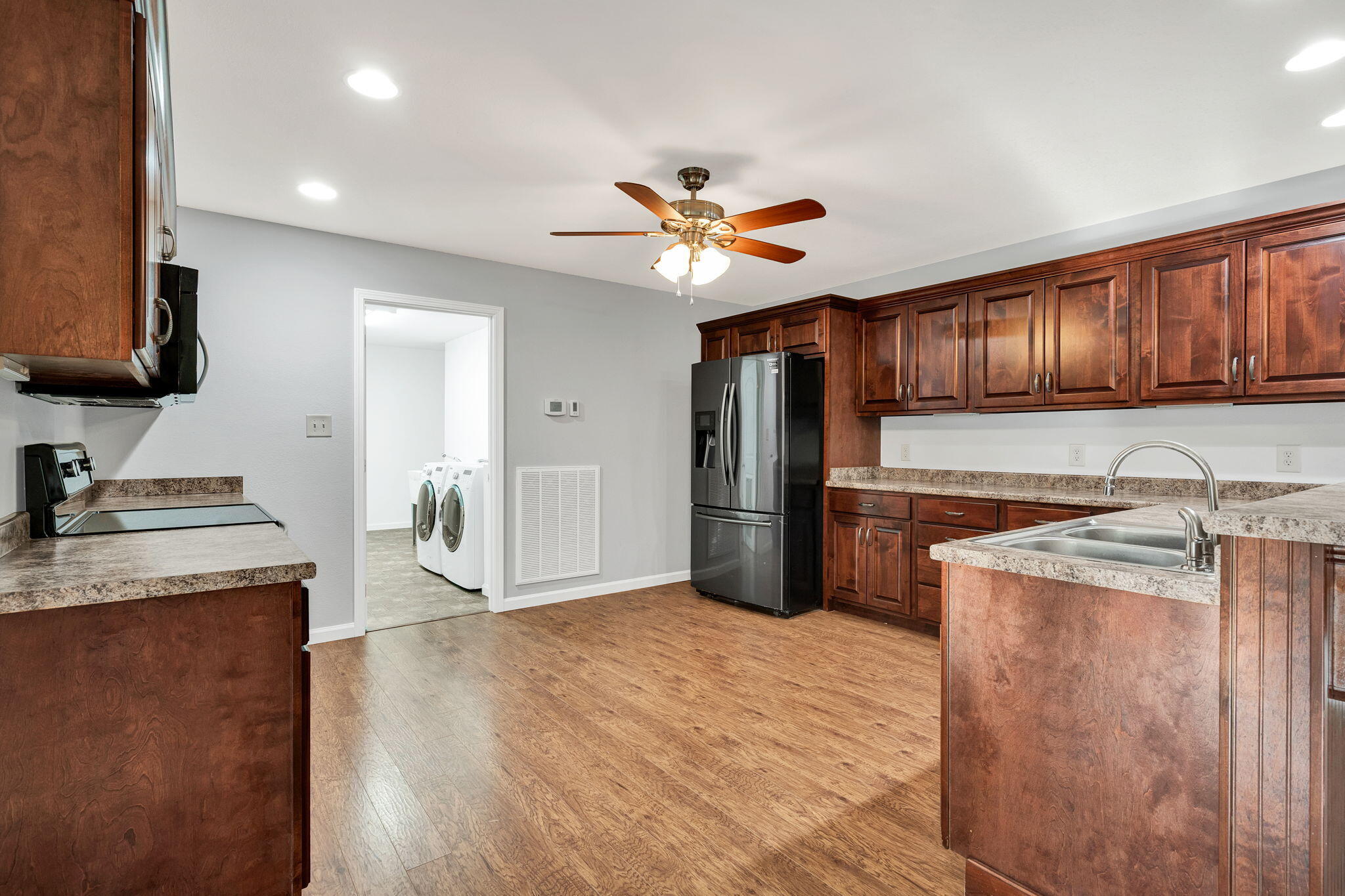 225 Laurel Drive Spring City, TN 37381 - Photo 5 of 42 18-web-or-mls-DSC06737