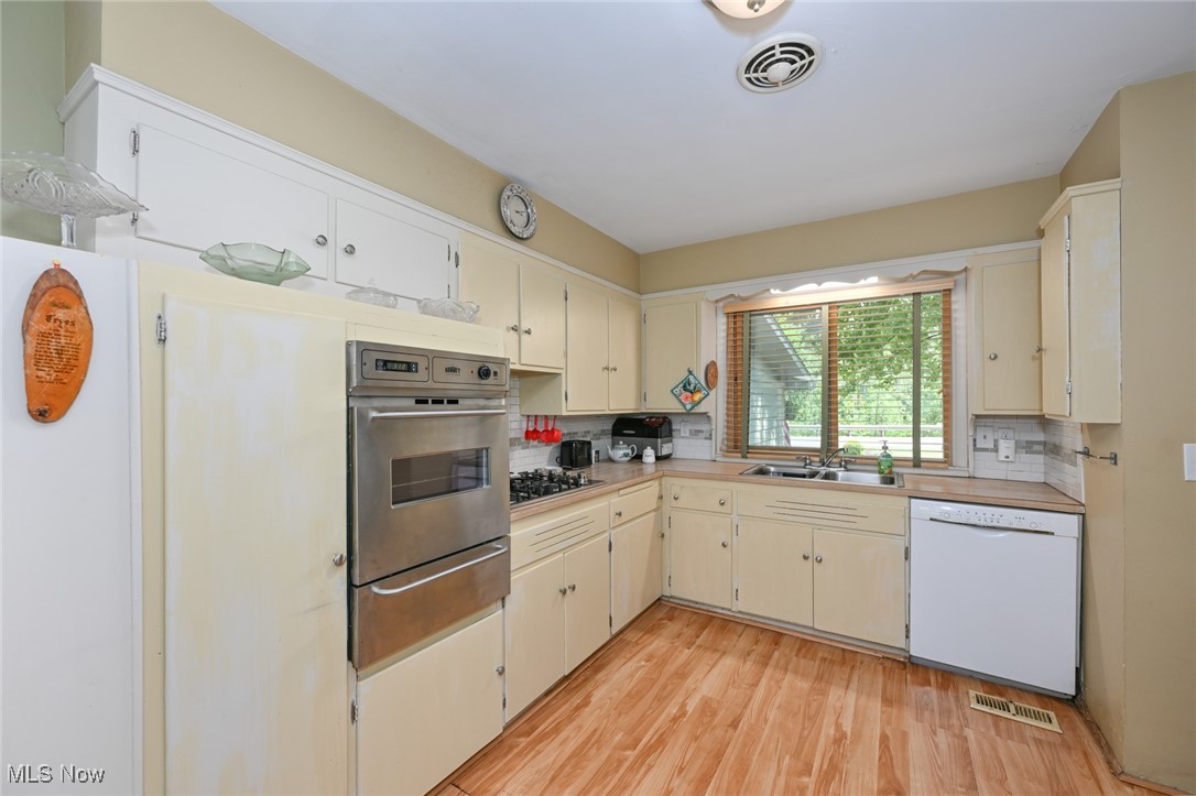 8555 Hillside Road Independence, OH 44131 - Photo 7 of 34 Kitchen with wall oven and cook-top.