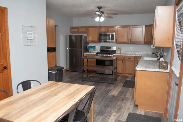 $139,900 | 714 7th Avenue, Erie, IL 61250