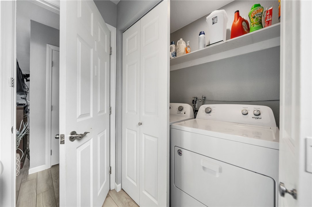 35825 Meadow Ridge Road Temecula, CA 92592 - Photo 39 of 75 a utility room with dryer and washer