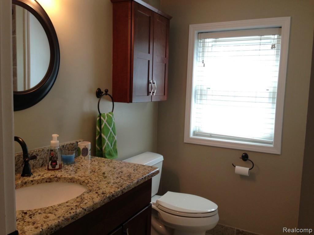 2887 Walsh Drive Rochester, MI 48309 - Photo 21 of 26 Photo Mar 30, 1 40 43 PM.jpg
