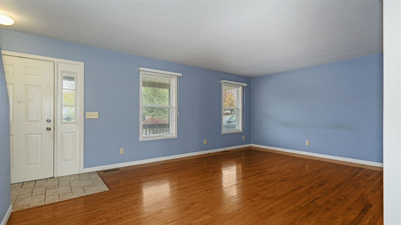 5015 Ridgecrest Drive Jackson, MI 49201 - Photo 4 of 33 Photo 4
