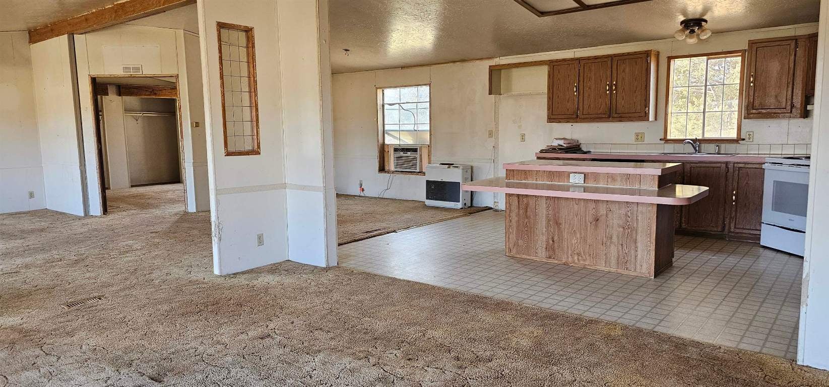 11033 Obsidian Road Montague, CA 96064 - Photo 4 of 14 Gallery Image 4