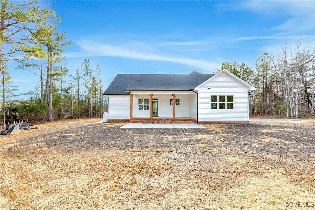 16652 Parsons Road Beaverdam, VA 23015 - Photo 4 of 44 a view of a house with a yard
