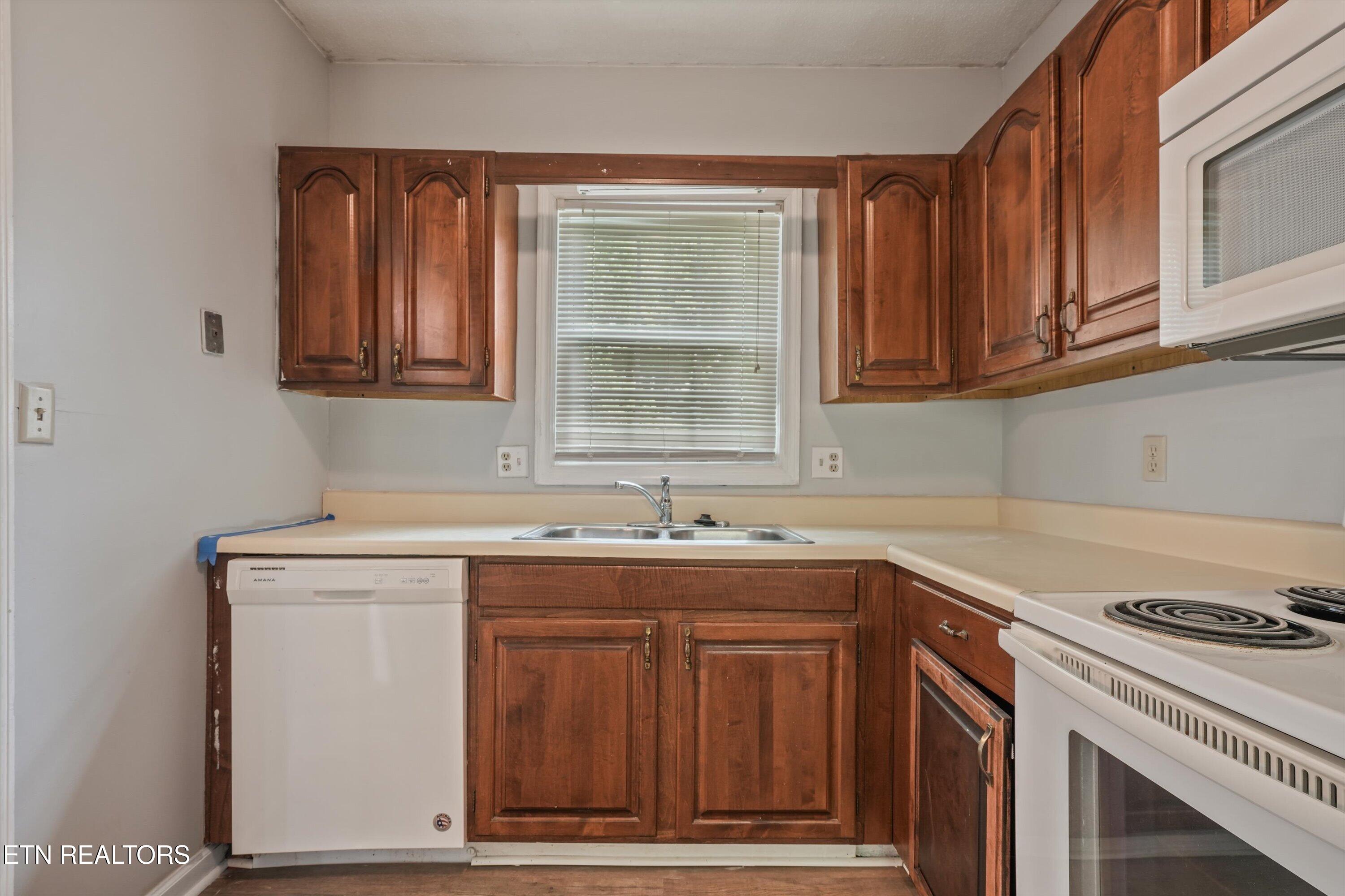 105 Arcadia Lane, Unit D Oak Ridge, TN 37830 - Photo 12 of 29 Spacious Kitchen