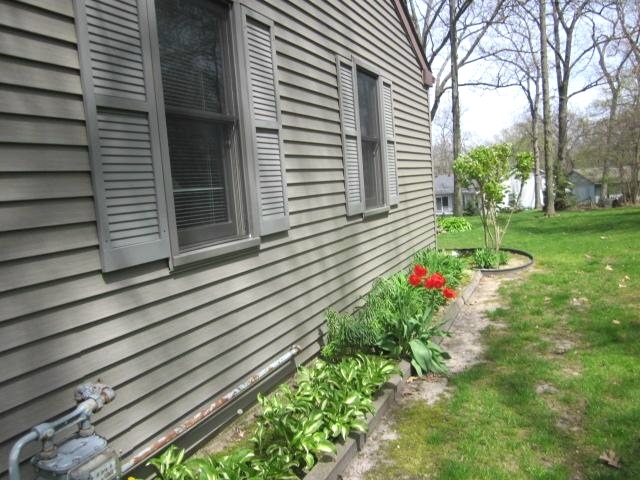 2037 Hillsdown Road Lake Summerset, IL 61019 - Photo 23 of 24 a small yard with flowers and green space
