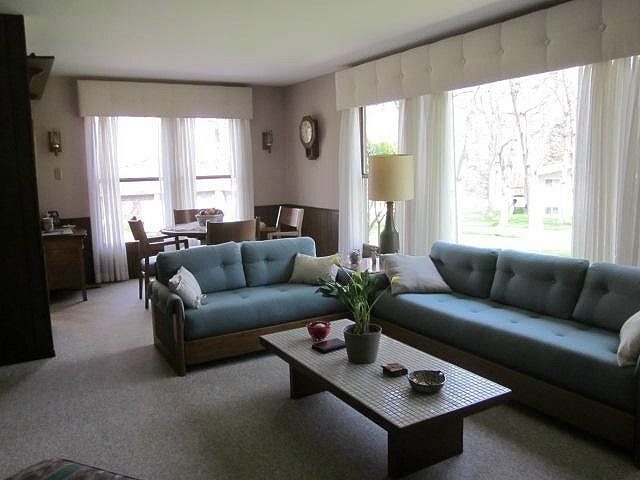 2037 Hillsdown Road Lake Summerset, IL 61019 - Photo 4 of 24 a living room with furniture and a large window