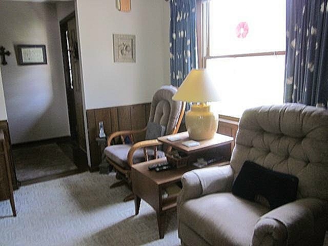 2037 Hillsdown Road Lake Summerset, IL 61019 - Photo 6 of 24 a living room with furniture and a window