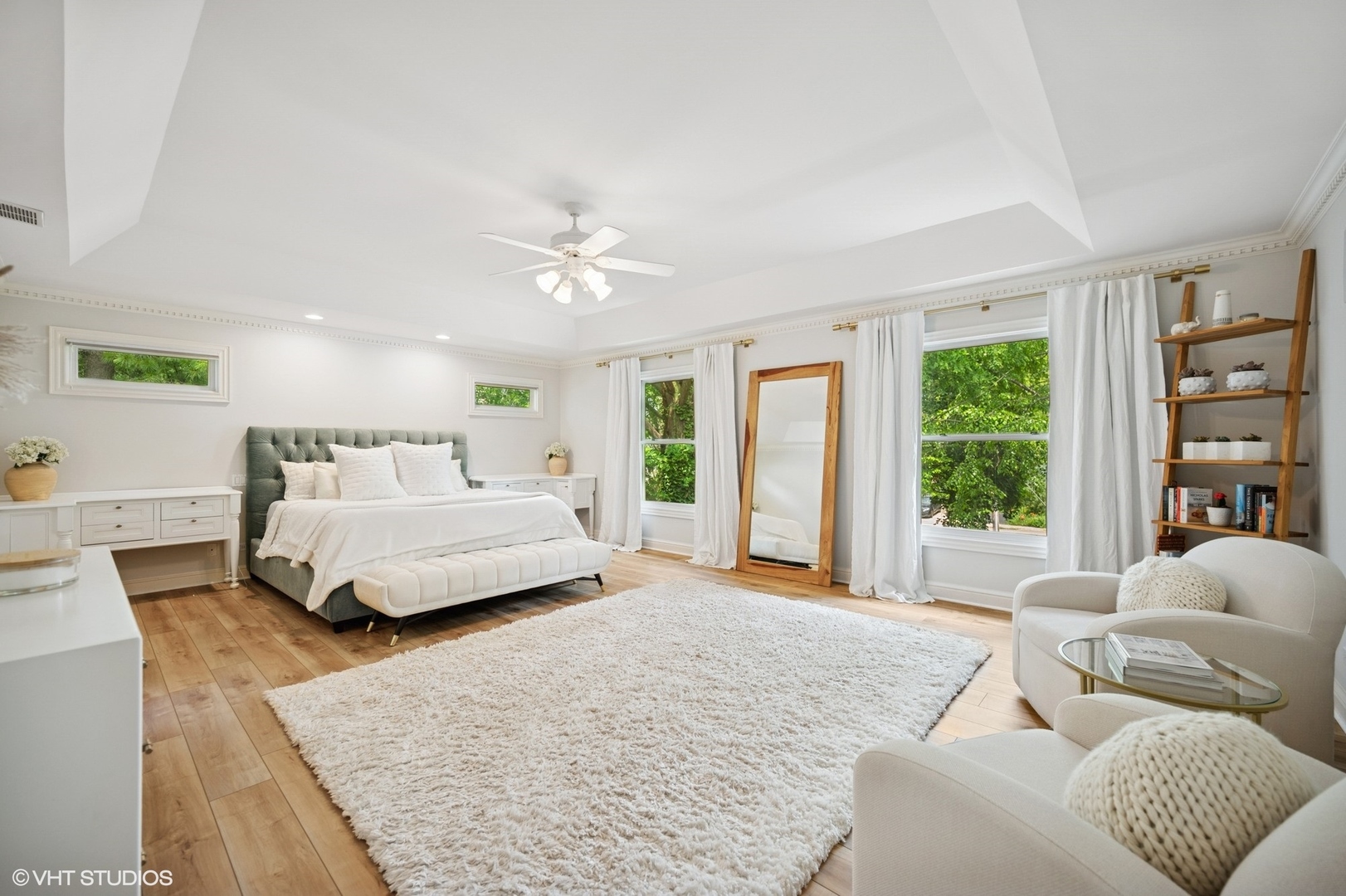 2007 Wilmette Avenue Wilmette, IL 60091 - Photo 15 of 35 a bedroom with a large bed and a couch