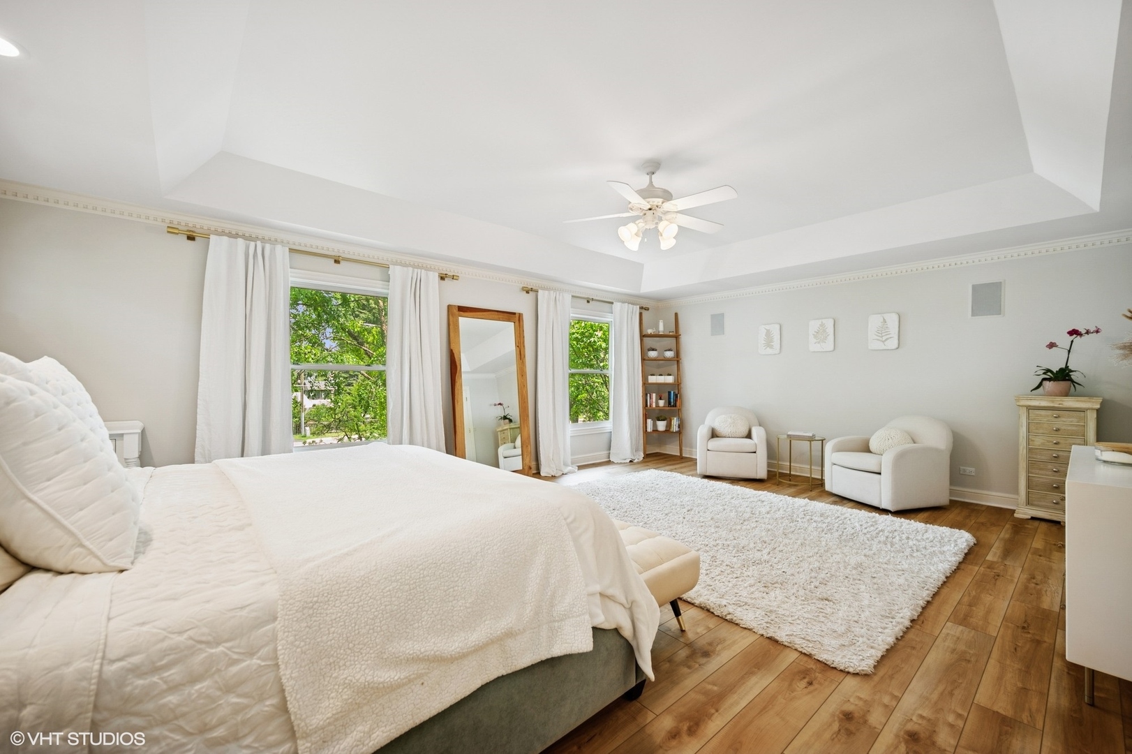 2007 Wilmette Avenue Wilmette, IL 60091 - Photo 16 of 35 a bedroom with a large bed and a chandelier