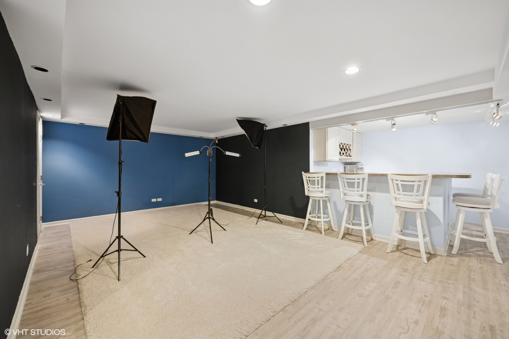 2007 Wilmette Avenue Wilmette, IL 60091 - Photo 28 of 35 a view of a hall with chairs