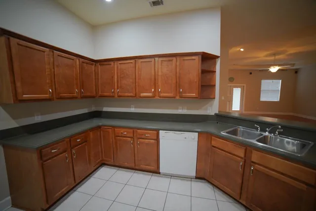 $1,950 | 5560 Hampton Hill Circle, Tallahassee, FL 32311