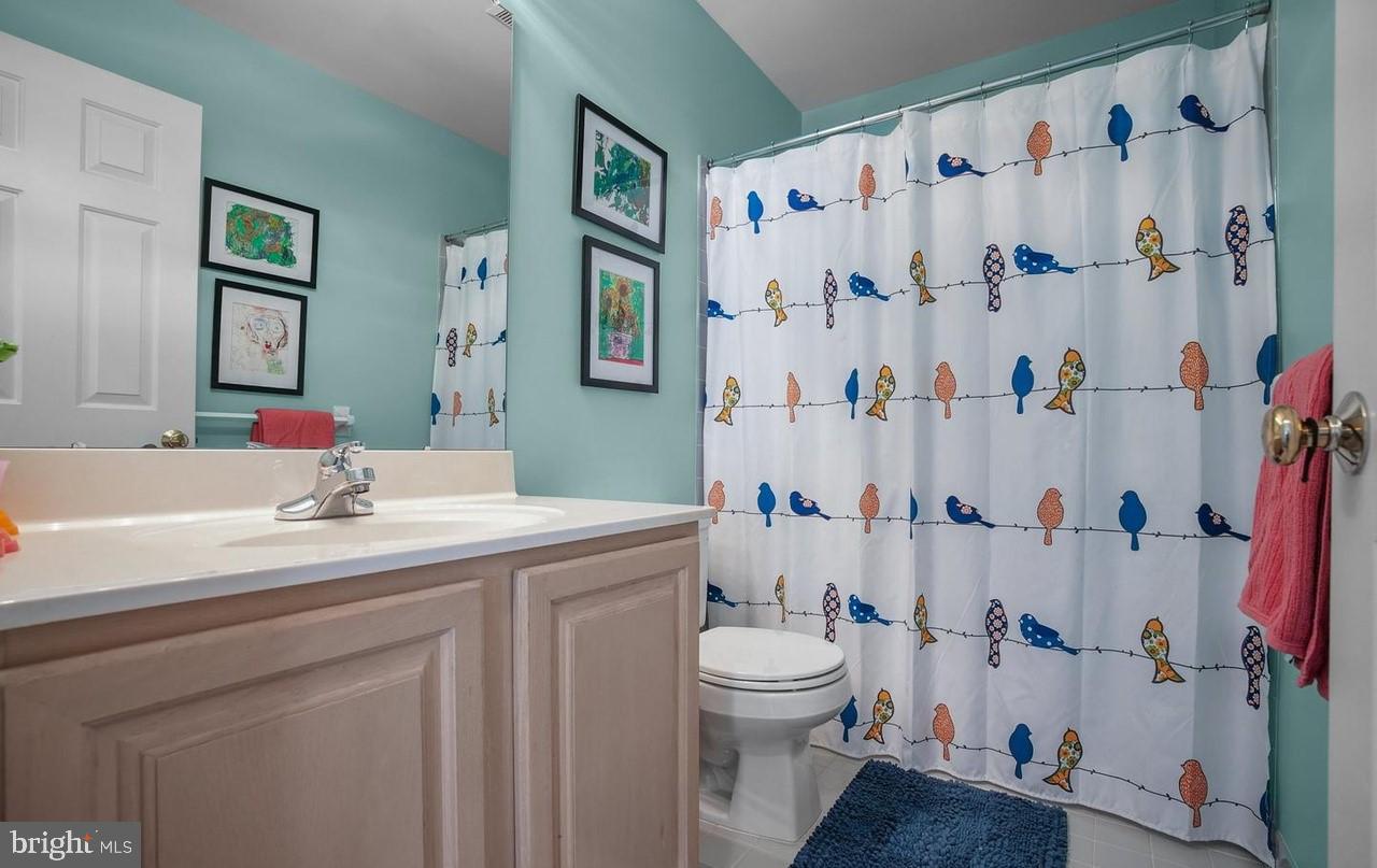 503 Ridgerun Lane Philadelphia, PA 19111 - Photo 31 of 48 Hallway Bathroom