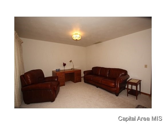 1646 Wildrose Lane Springfield, IL 62712 - Photo 6 of 15 Gallery Image 6