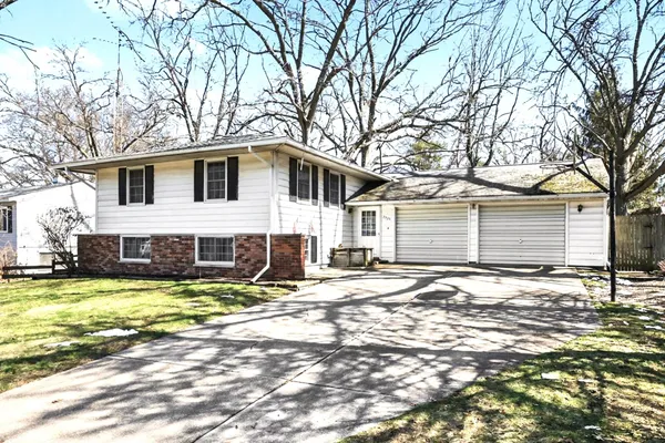 $205,000 | 2325 Fair Oaks Drive East, Niles, MI 49120