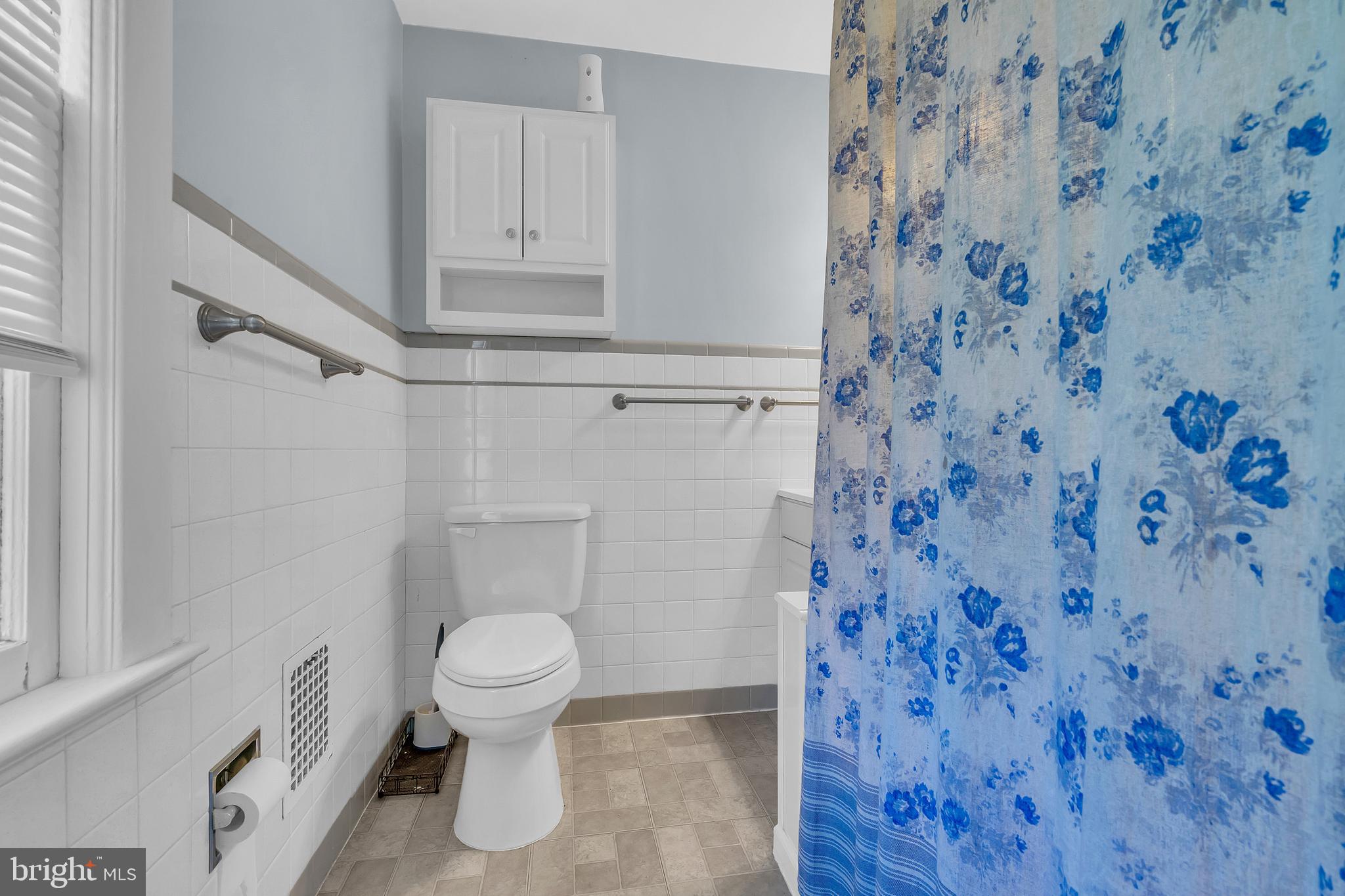 235 Maple Avenue Delanco, NJ 08075 - Photo 31 of 63 2nd floor bathroom