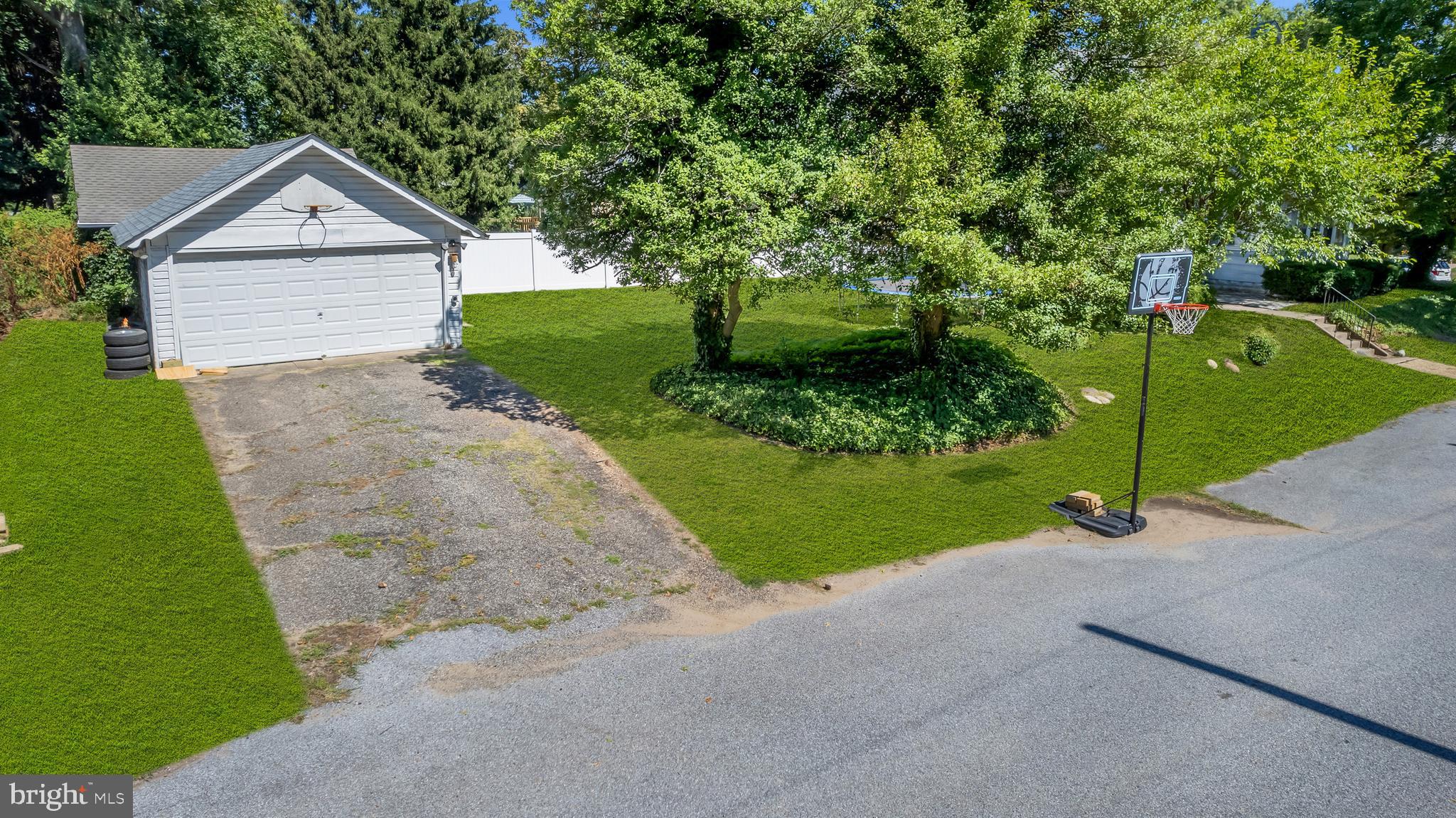 235 Maple Avenue Delanco, NJ 08075 - Photo 52 of 63 Driveway and garage