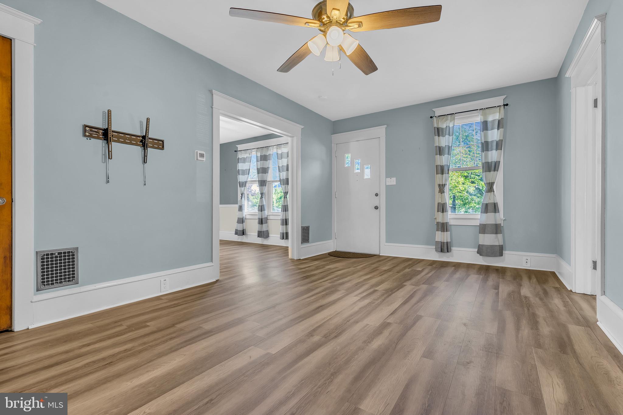 235 Maple Avenue Delanco, NJ 08075 - Photo 10 of 63 Living room