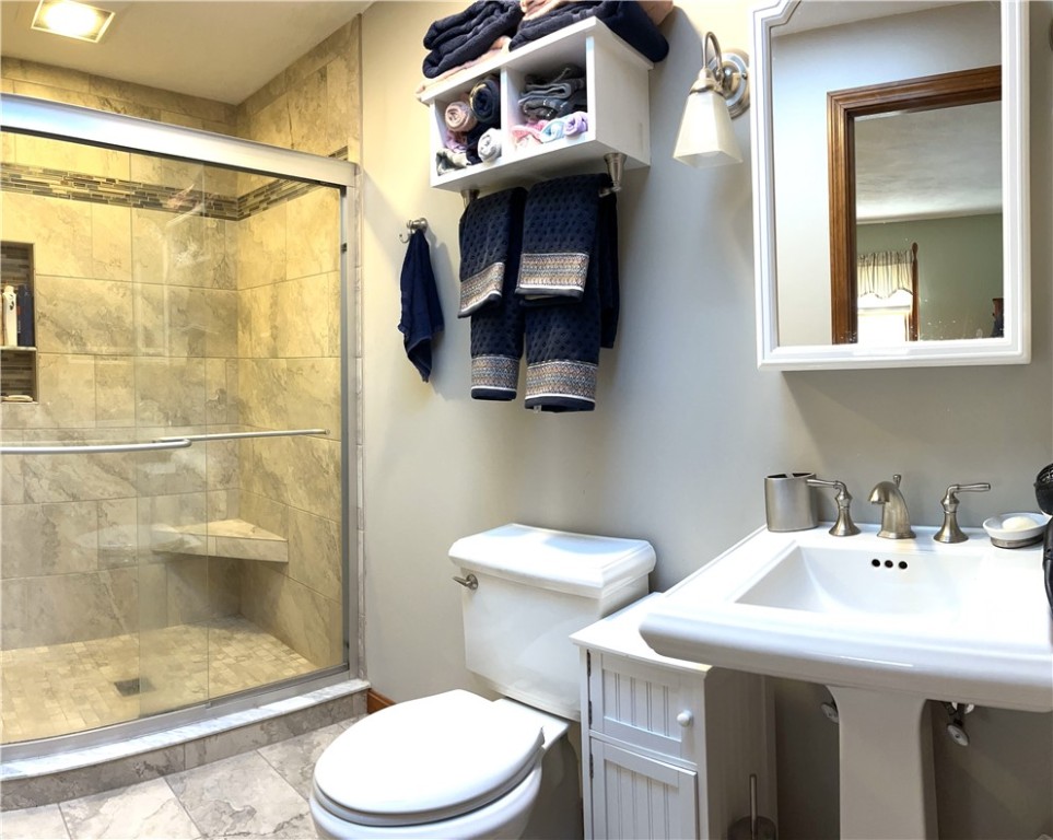 33 Contour Road Warwick, RI 02886 - Photo 12 of 16