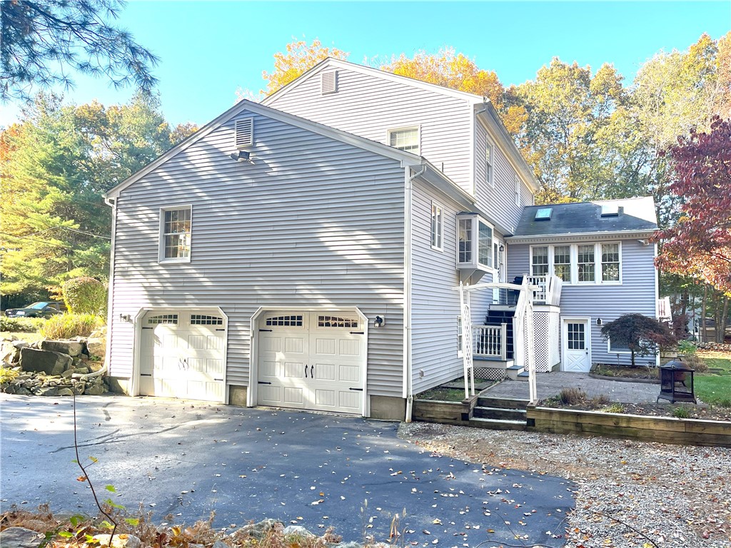 33 Contour Road Warwick, RI 02886 - Photo 3 of 16