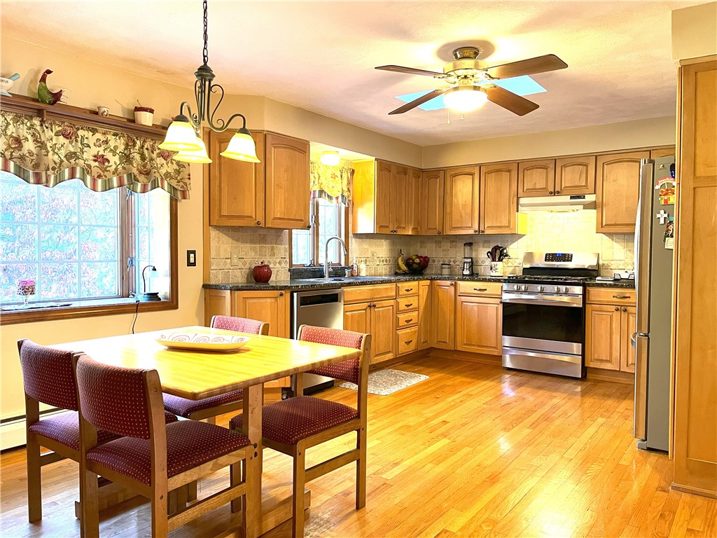 33 Contour Road Warwick, RI 02886 - Photo 4 of 16