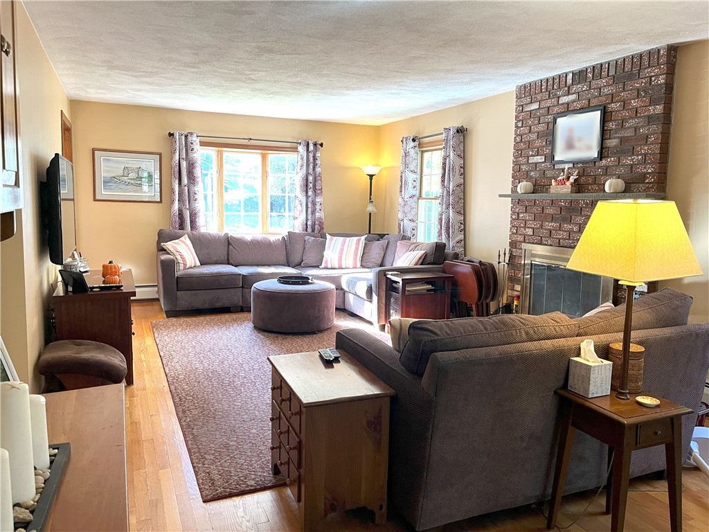 33 Contour Road Warwick, RI 02886 - Photo 6 of 16