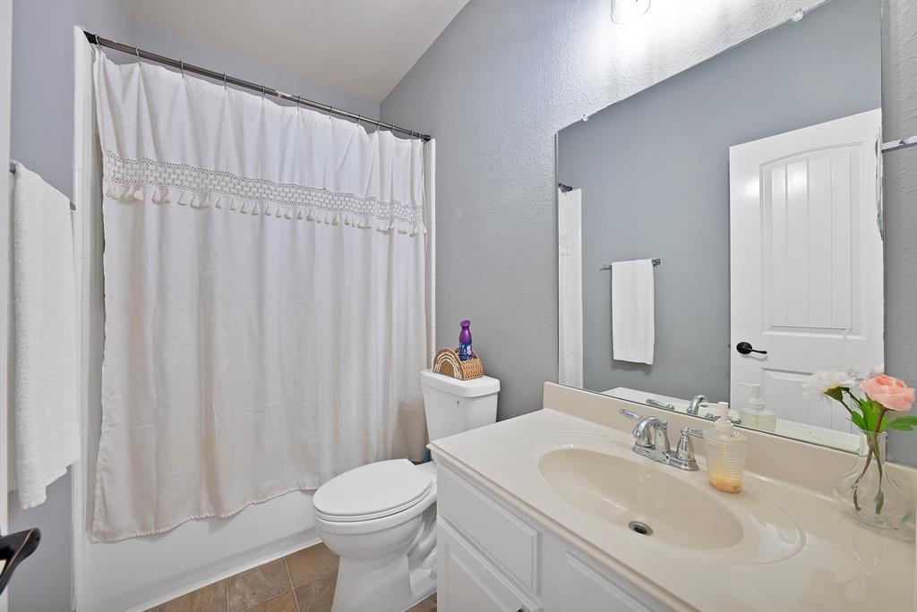 3822 Spring Run Lane Melissa, TX 75454 - Photo 31 of 39 a bathroom with a sink toilet and shower