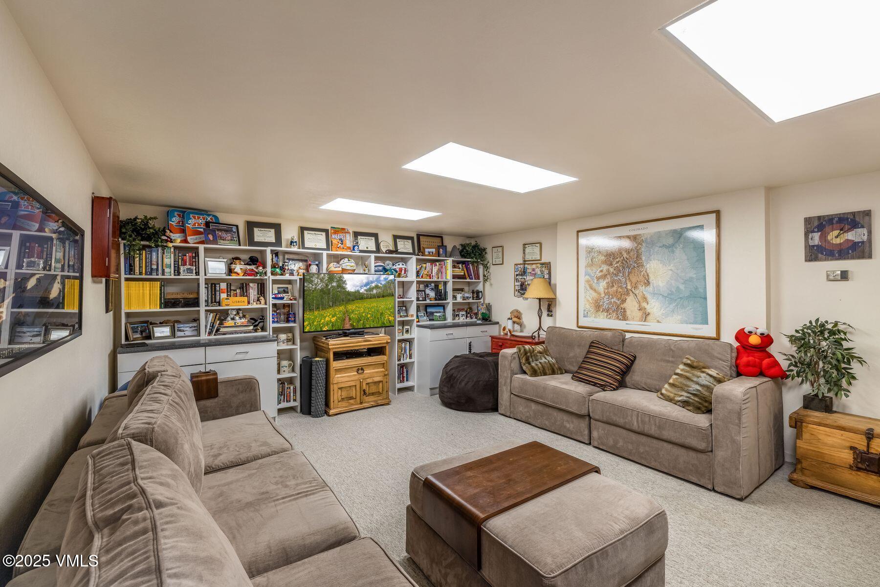 128 Beaver Road Eagle-Vail, CO 81620 - Photo 18 of 24 Lower level family