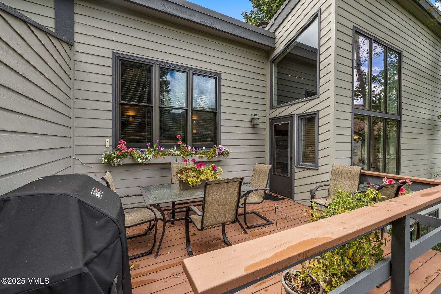 128 Beaver Road Eagle-Vail, CO 81620 - Photo 21 of 24 Back dek 2