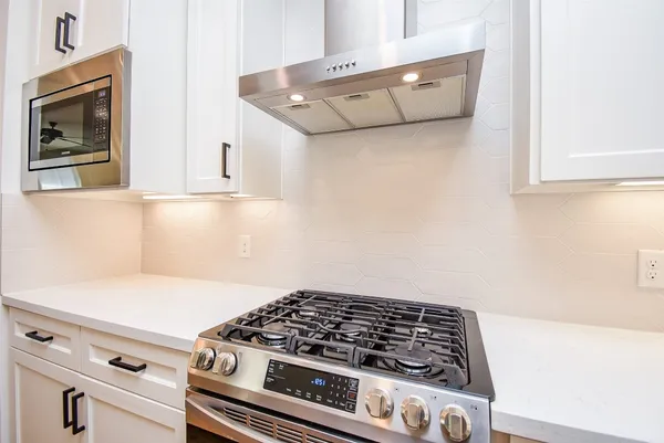 $4,200 | 918 West 25th Street, Unit E, Houston, TX 77008