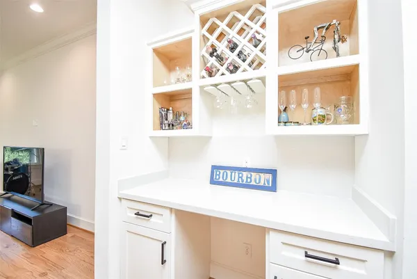 $4,200 | 918 West 25th Street, Unit E, Houston, TX 77008